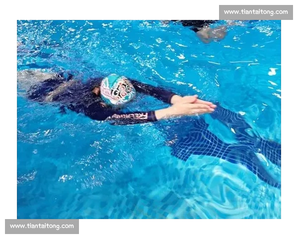 泳池争锋激荡赛场全国游泳健将鏖战刷新多项纪录点燃激情夜晚高潮