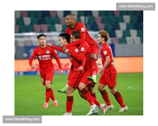 球迷热议裁判判罚与球队未来走向引爆舆论场各方观点激烈交锋背后真相