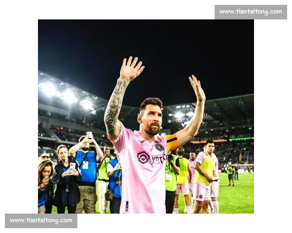 终场比分定胜负豪门对决上演逆转绝杀引爆赛场球迷彻夜沸腾经典之战 - 副本 (2)